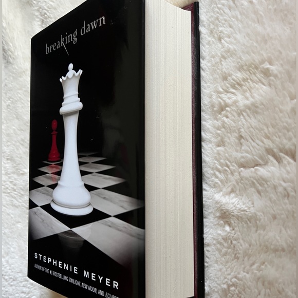 Breaking Dawn Twilight Series Novel - Picture 3 of 5